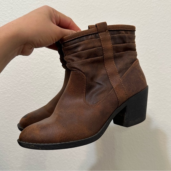 GUC Arizona Jeans Co. AZ Garber Chunky Heel Faux Leather Booties - Picture 6 of 9